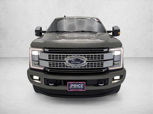 Used 2019 Ford F250 Platinum w/ Platinum Ultimate Package image 2