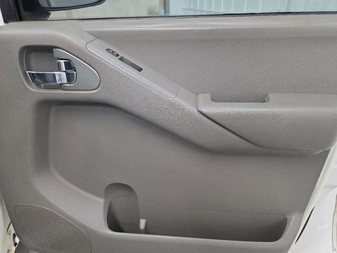 Used 2011 Nissan Frontier SV w/ SV Premium Utility Pkg image 33