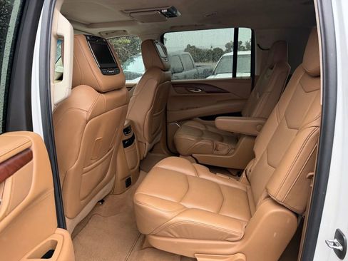 Used 2016 Cadillac Escalade ESV Platinum AWD/4WD image 5