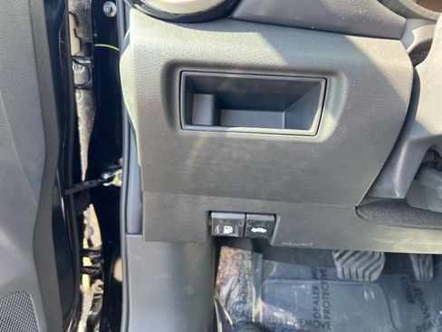 New 2025 Nissan Versa SR w/ Trunk Package image 19