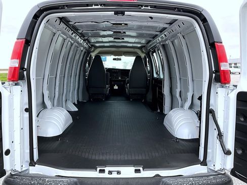 New 2026 Chevrolet Express 3500 Extended RWD image 21