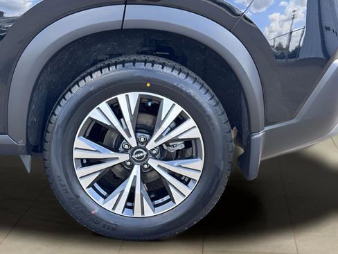 Used 2023 Nissan Rogue SV image 35