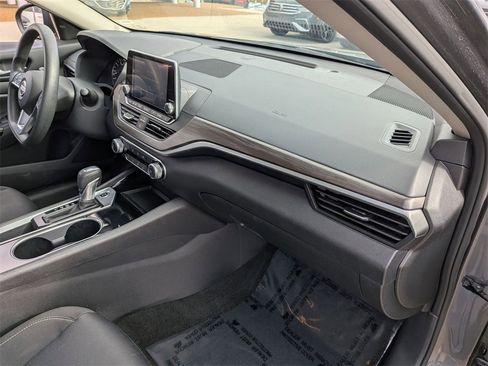 Used 2024 Nissan Altima 2.5 SV image 32