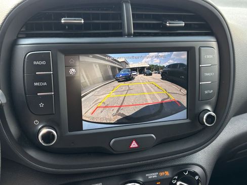 Used 2025 Kia Soul LX w/ LX Technology Package FWD image 22