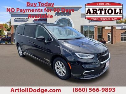 Used 2023 Chrysler Pacifica Touring-L