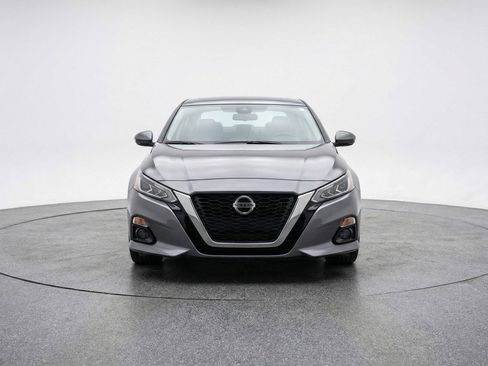 Used 2025 Nissan Altima 2.5 SV image 2