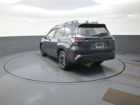 Used 2025 Subaru Forester Premium image 5