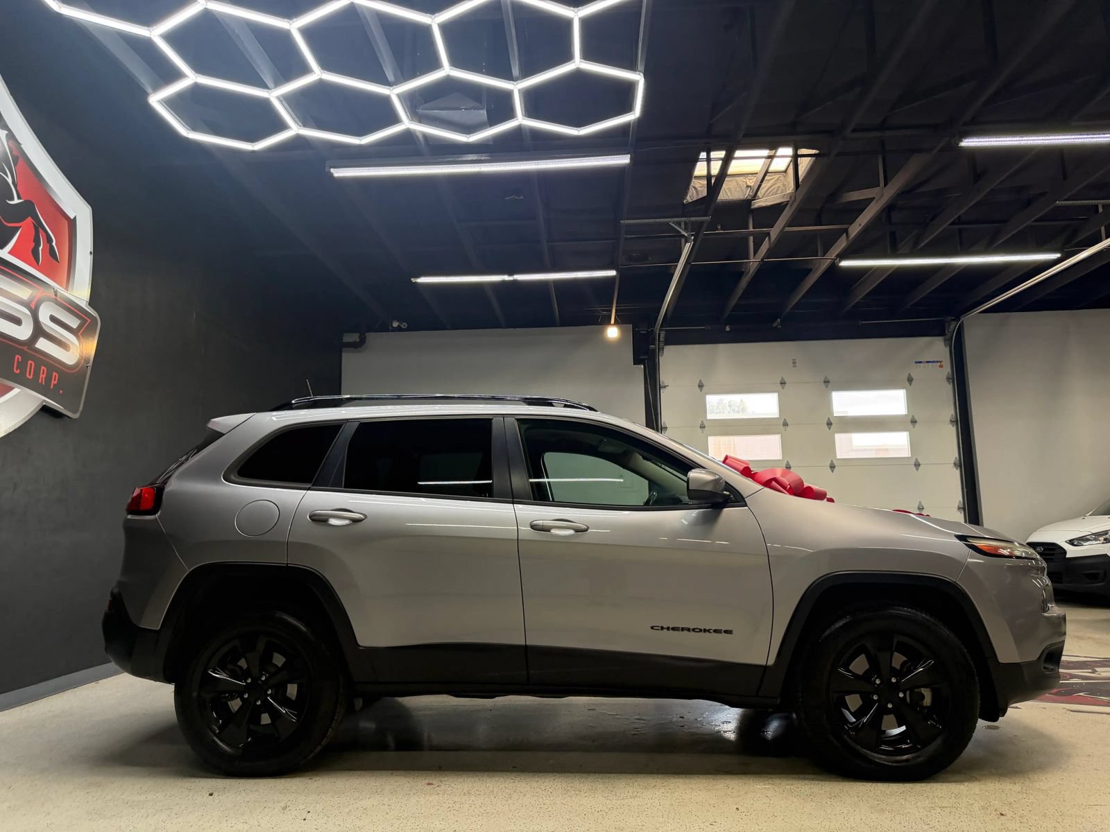 Used 2016 Jeep Cherokee Latitude FWD image 10