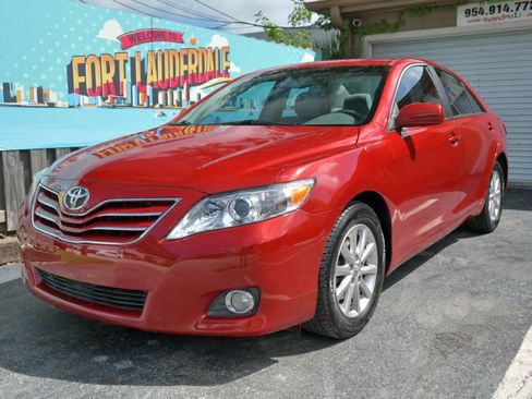Used 2011 Toyota Camry XLE image 5