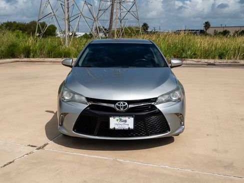 Used 2017 Toyota Camry XSE FWD image 2
