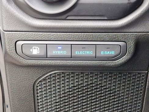 Used 2025 Jeep Wrangler Unlimited Sahara AWD/4WD image 26