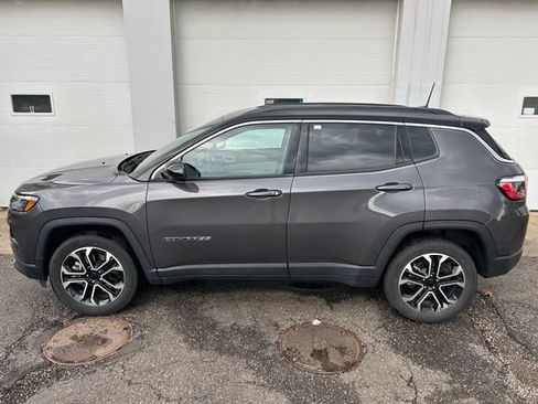 Used 2024 Jeep Compass Limited AWD/4WD image 3