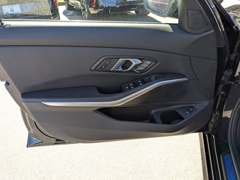 Used 2025 BMW 330i Sedan w/ Premium Package image 11