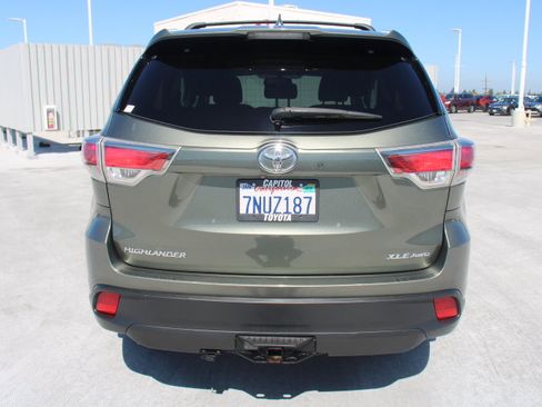 Used 2016 Toyota Highlander XLE AWD/4WD image 4