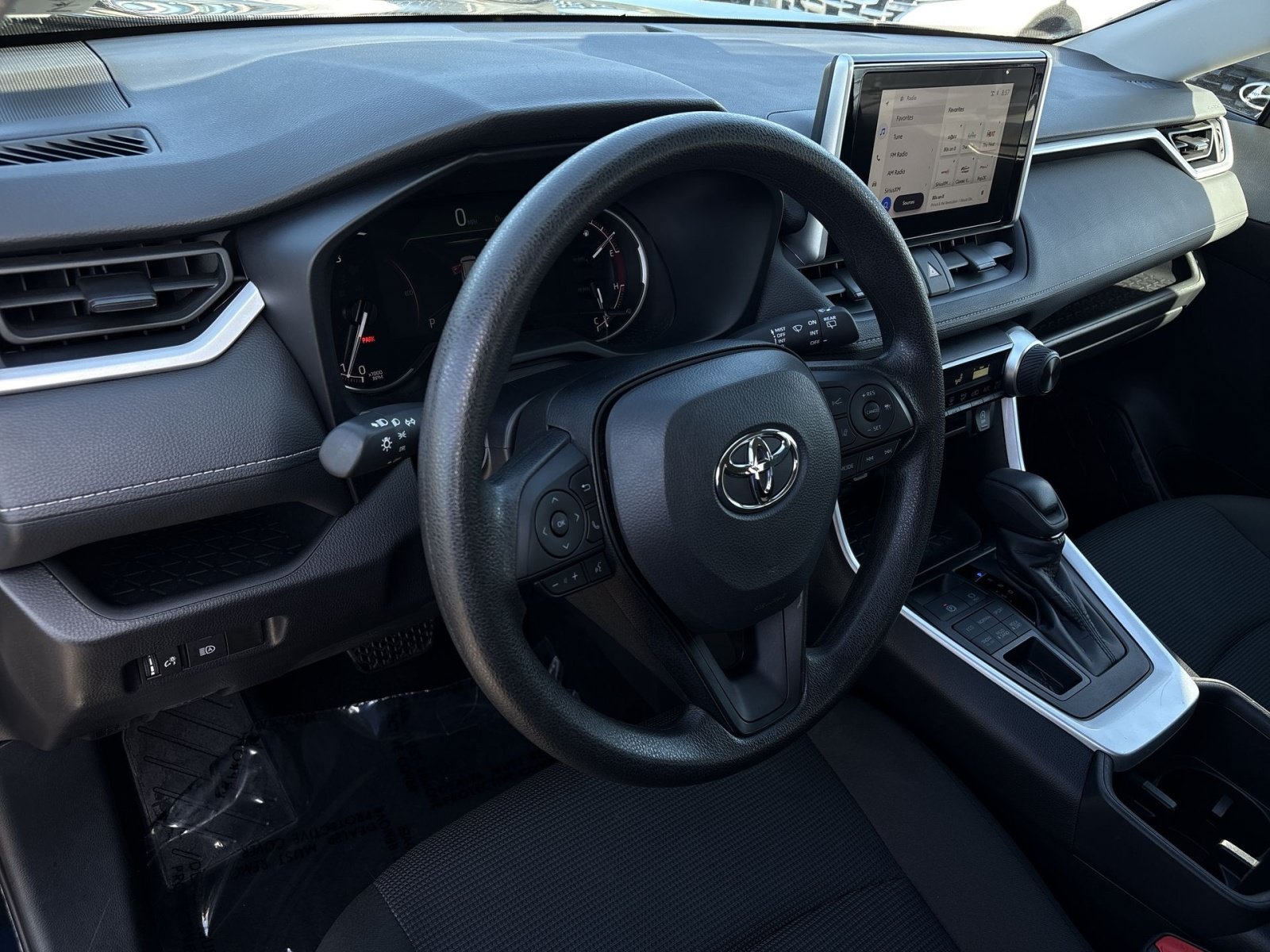 Used 2025 Toyota RAV4 LE AWD/4WD image 16