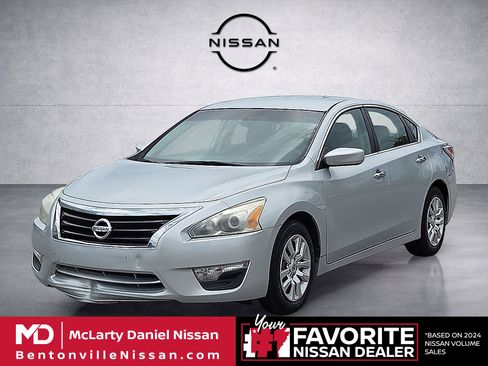 Used 2015 Nissan Altima 2.5 S w/ Power Driver Seat Package FWD image 2