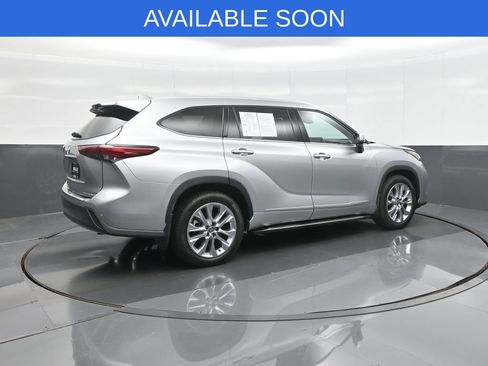Used 2022 Toyota Highlander Limited AWD/4WD image 7