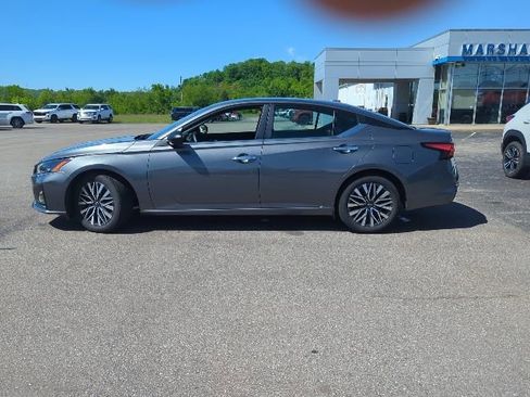 Used 2024 Nissan Altima 2.5 SV FWD image 14