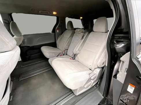 Used 2020 Toyota Sienna LE image 26