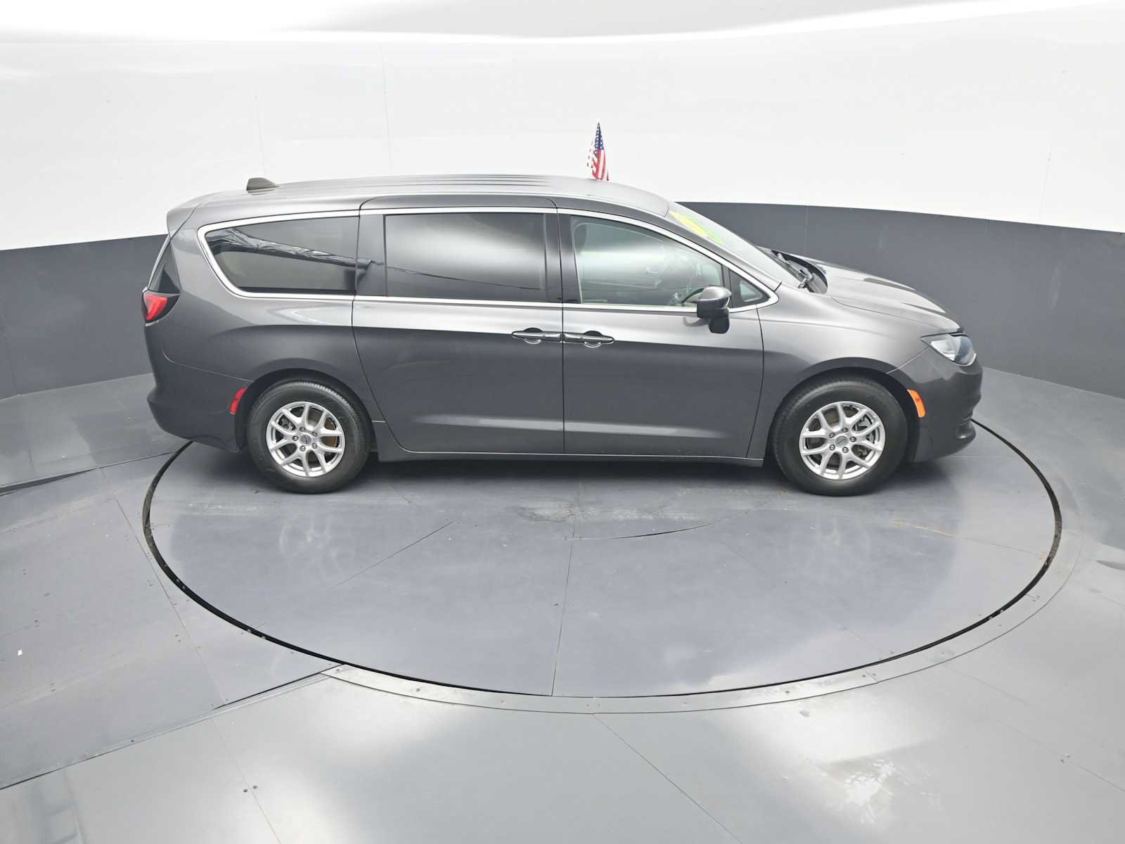 Used 2023 Chrysler Voyager LX FWD image 40