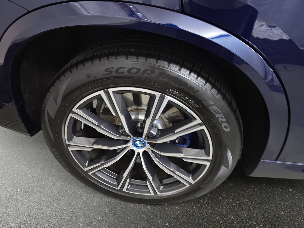 Used 2024 BMW X5 xDrive50e w/ M Sport Package AWD/4WD image 31