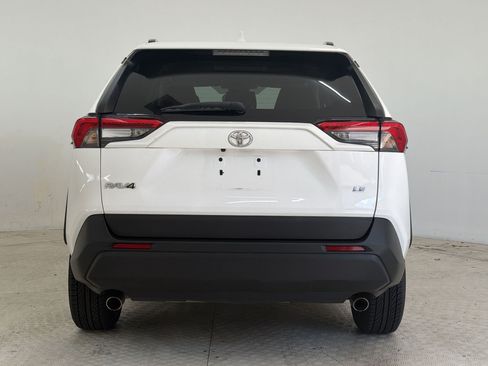 Used 2021 Toyota RAV4 LE FWD image 10