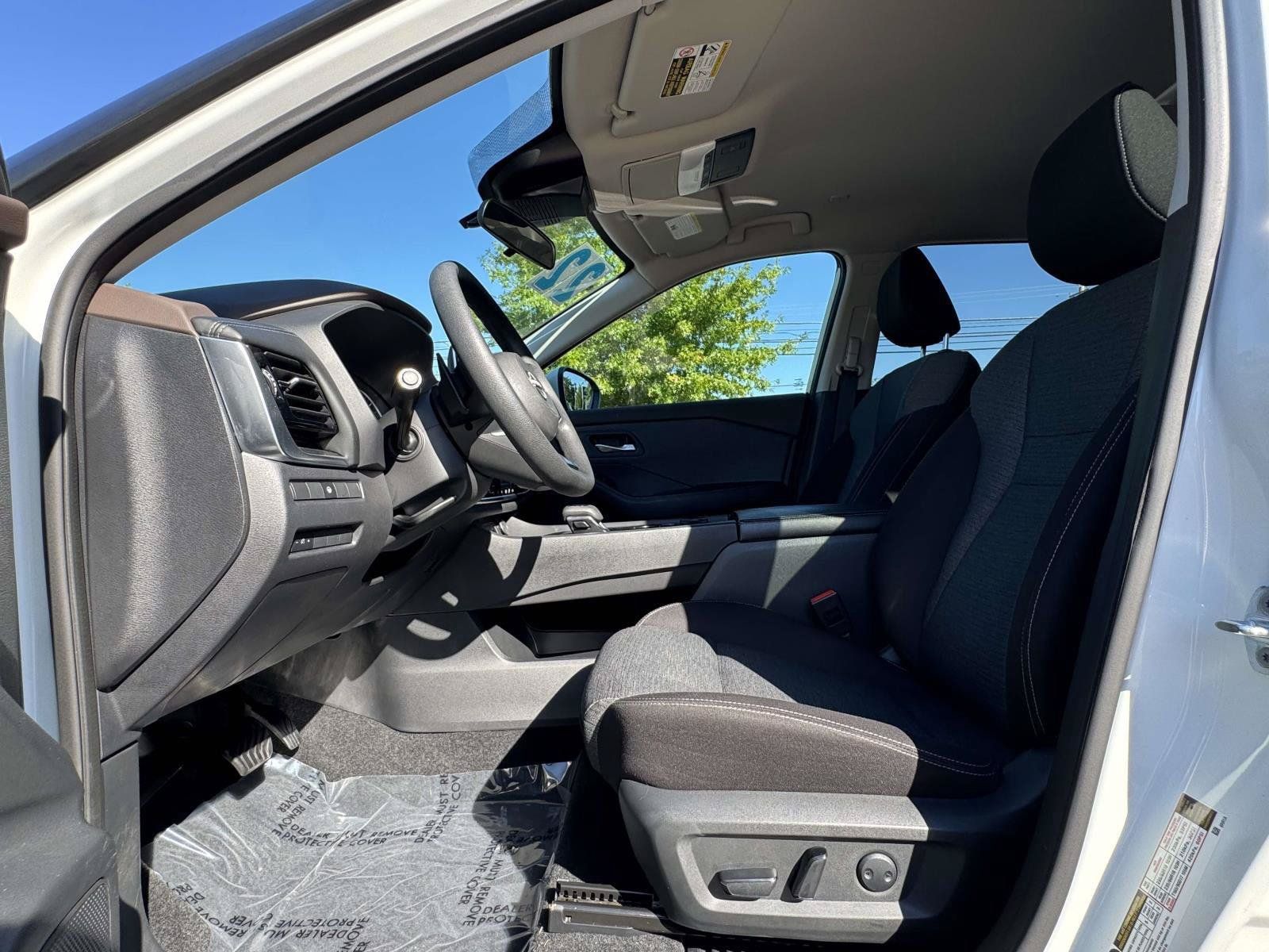 Used 2022 Nissan Rogue SV AWD/4WD image 14
