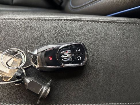 Used 2025 Buick Envista Sport Touring image 22