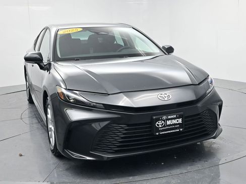 Used 2025 Toyota Camry LE image 2