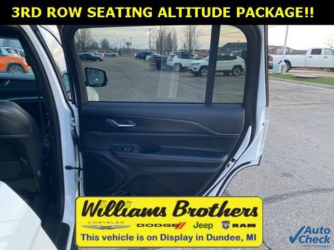 Certified 2024 Jeep Grand Cherokee L Laredo image 28