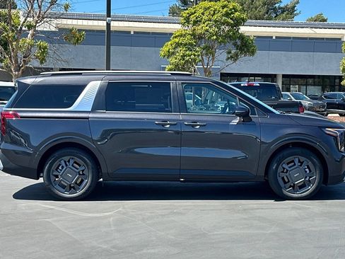 New 2026 Kia Carnival EX FWD image 3