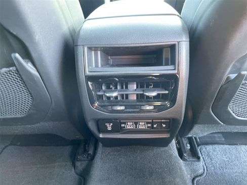 Used 2022 Jeep Grand Cherokee Overland AWD/4WD image 30