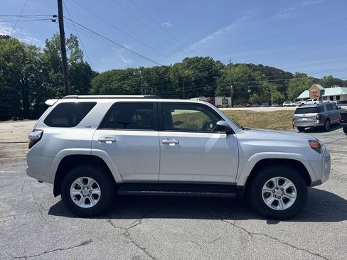 Used 2024 Toyota 4Runner SR5 AWD/4WD image 8