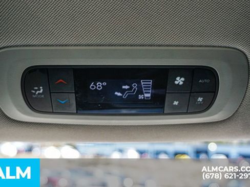 Used 2024 Chrysler Pacifica Limited FWD image 38