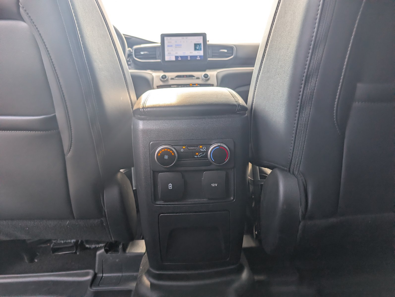 Used 2024 Ford Explorer XLT w/ Equipment Group 202A AWD/4WD image 30