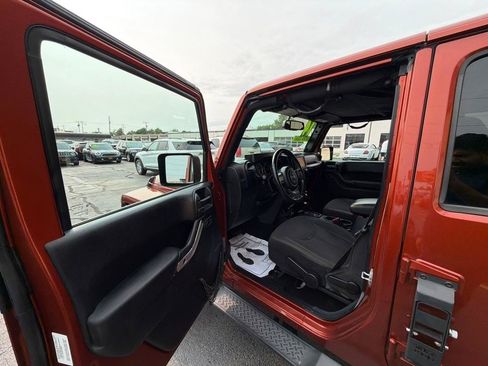 Used 2014 Jeep Wrangler Unlimited Sahara w/ Dual Top Group AWD/4WD image 26