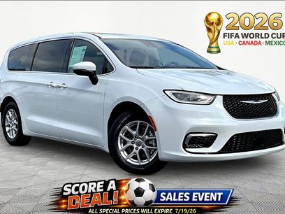 Used 2023 Chrysler Pacifica Touring-L