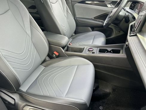 New 2026 Volkswagen Tiguan SE R-Line image 7