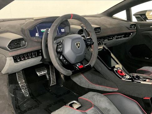 Used 2024 Lamborghini Huracan Sterrato image 7