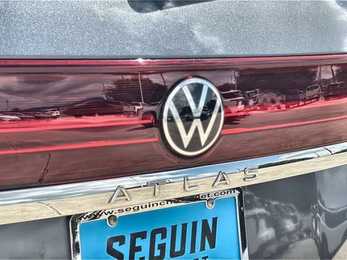 Used 2025 Volkswagen Atlas SE FWD image 30