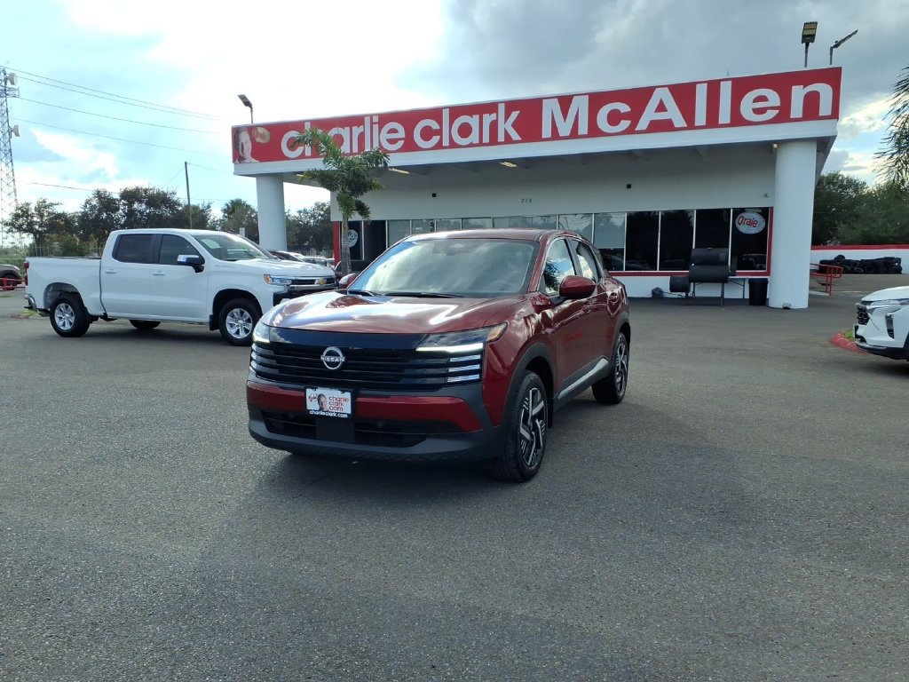 Used 2025 Nissan Kicks SV FWD image 1