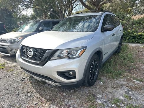 Used 2020 Nissan Pathfinder SL image 3