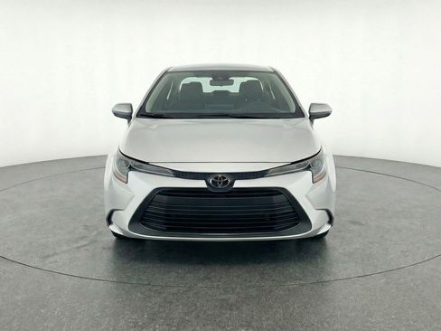 Used 2025 Toyota Corolla LE FWD image 2