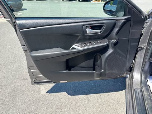Used 2015 Toyota Camry SE FWD image 10