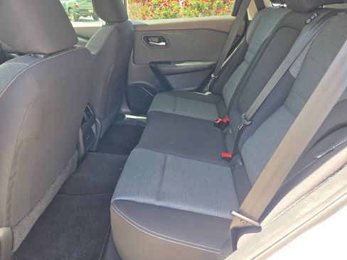 Used 2023 Nissan Rogue SV image 12