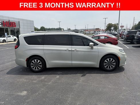 Used 2021 Chrysler Pacifica Touring-L FWD image 30