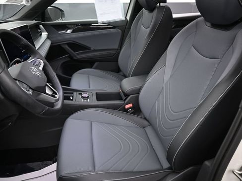 Used 2025 Volkswagen Tiguan SE R-Line FWD image 19