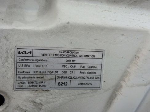 Used 2025 Kia Sorento LX FWD image 17