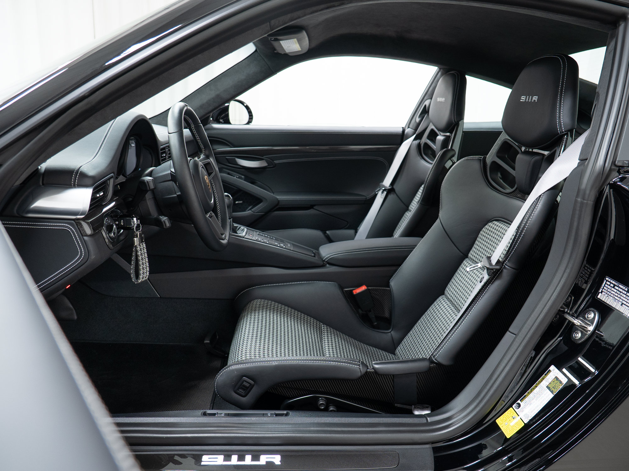 Used 2016 Porsche 911 R RWD image 23