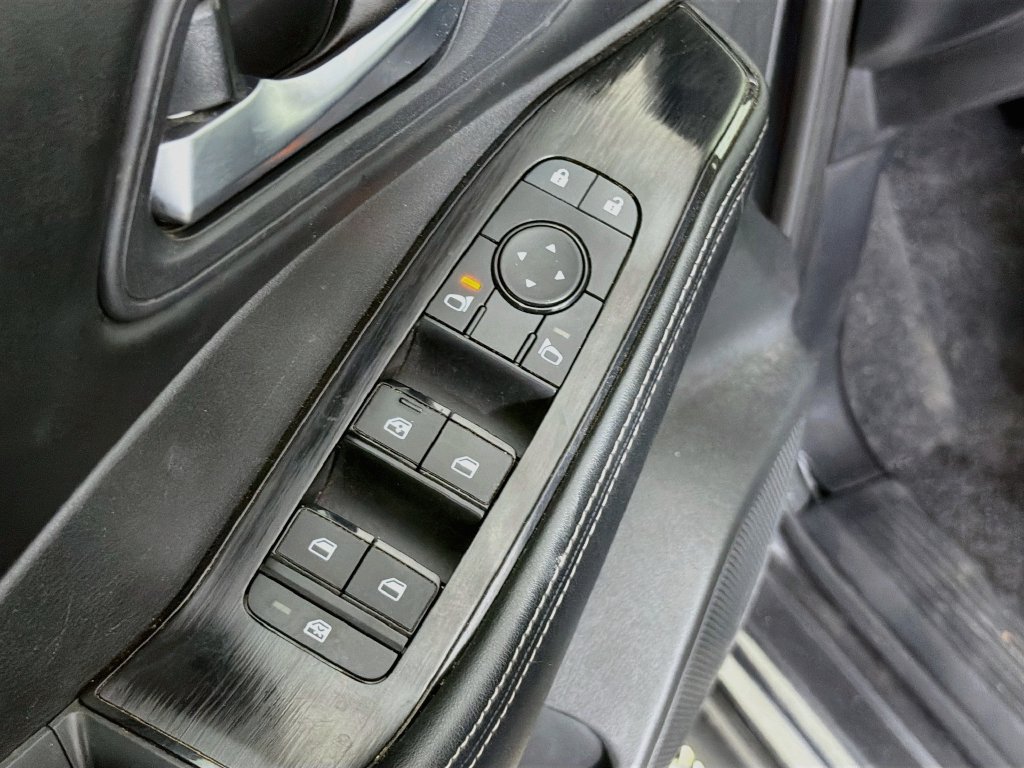 Used 2025 Nissan Rogue SV FWD image 21